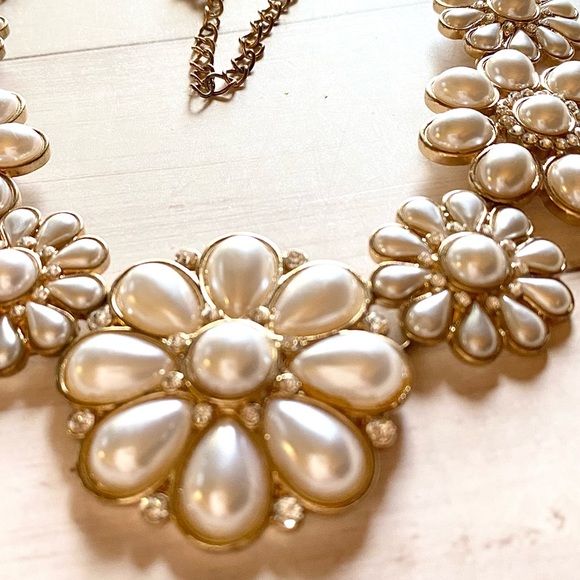 Faux Pearl Necklace - Picture 7 of 8